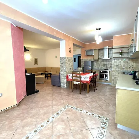 Kam 3 Bedrooms In The Center 公寓